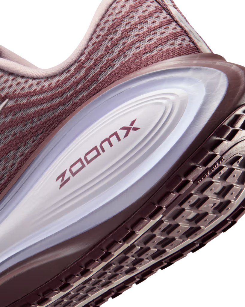 Nike Vomero Plus Laufschuhe braun Damen