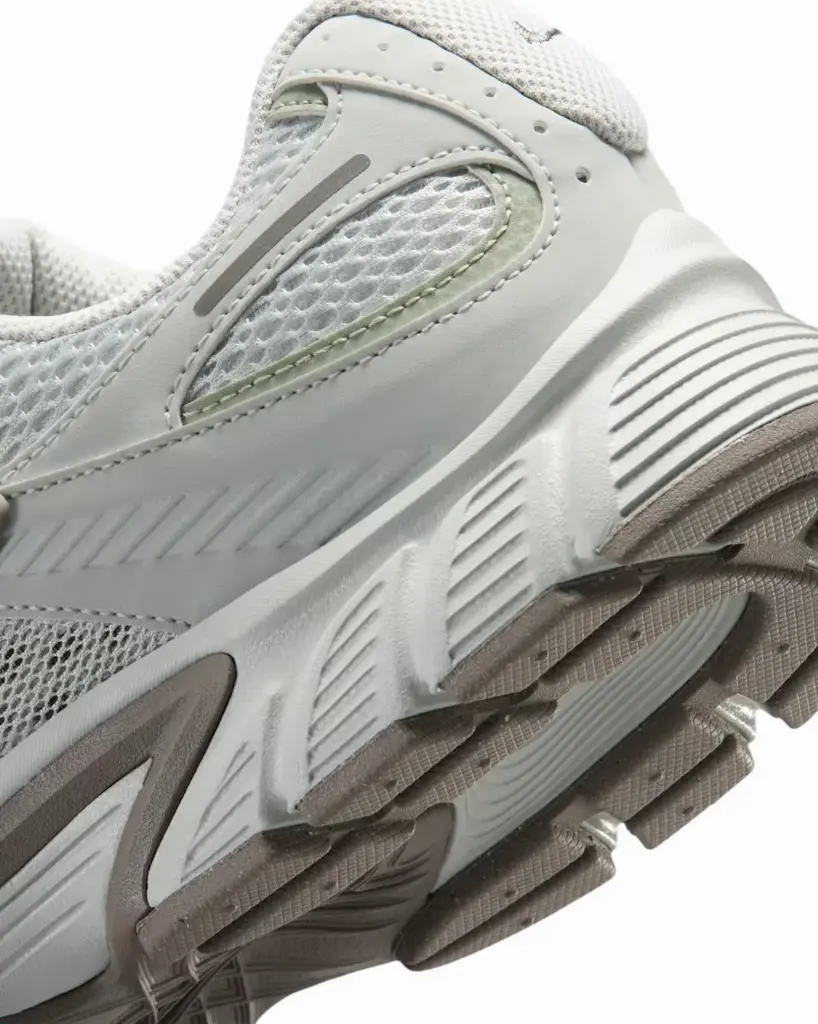 Nike V5 RNR Sneaker weiß